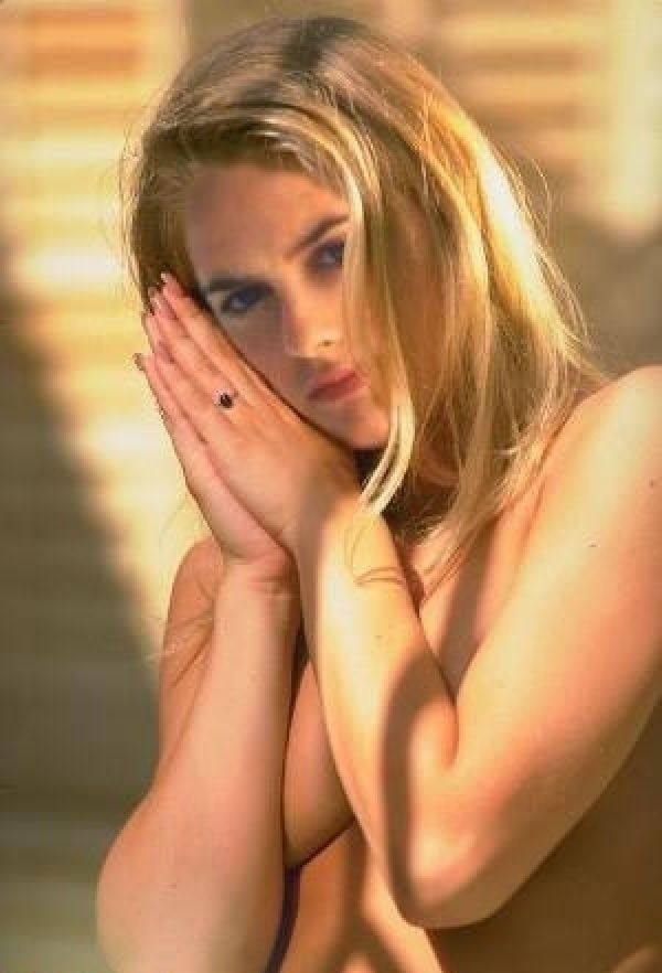 Alicia Silverstone nude. Photo - 6