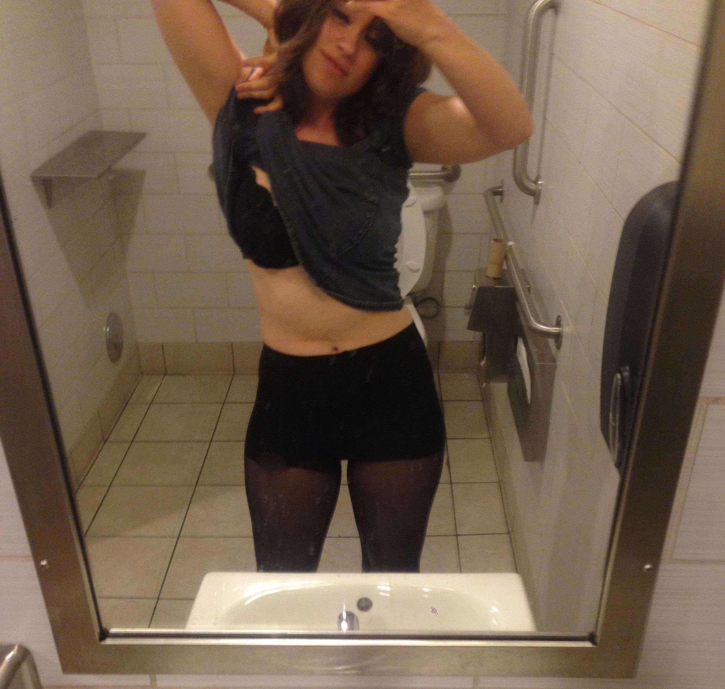 Allie Goertz nude. Photo - 11