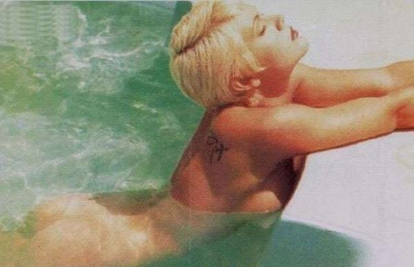 Alyssa Milano nude. Photo - 26