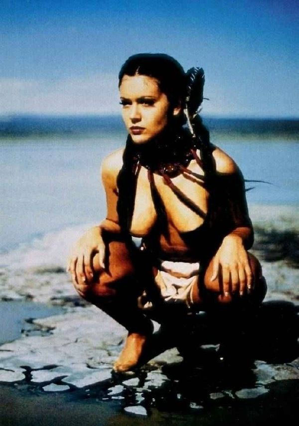 Alyssa Milano nude. Photo - 6