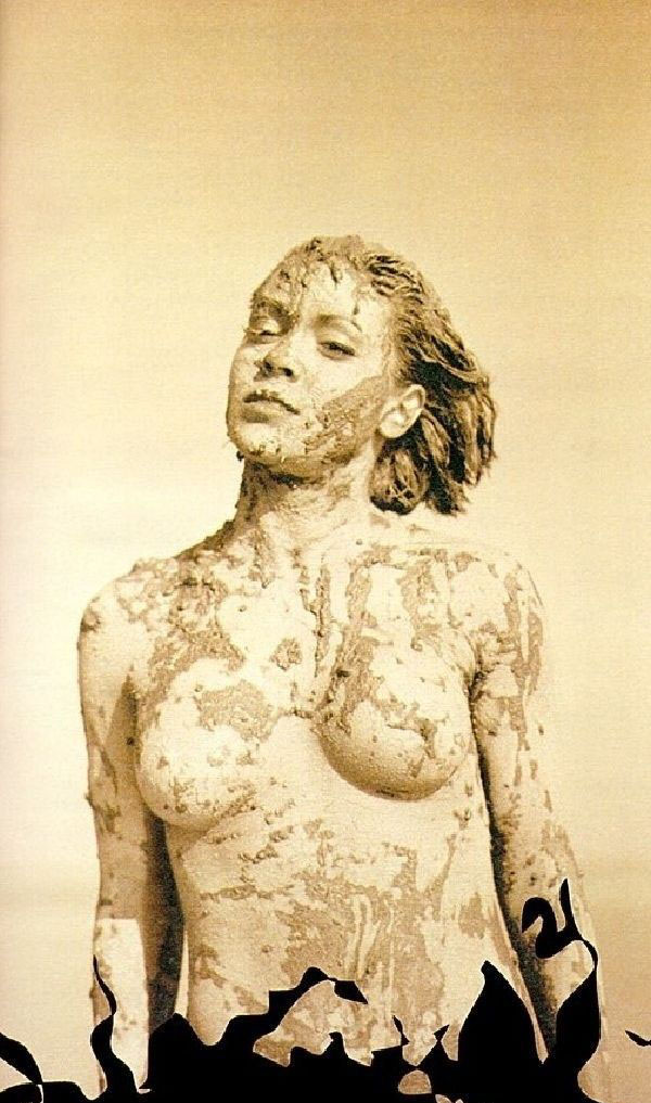 Alyssa Milano nude. Photo - 9
