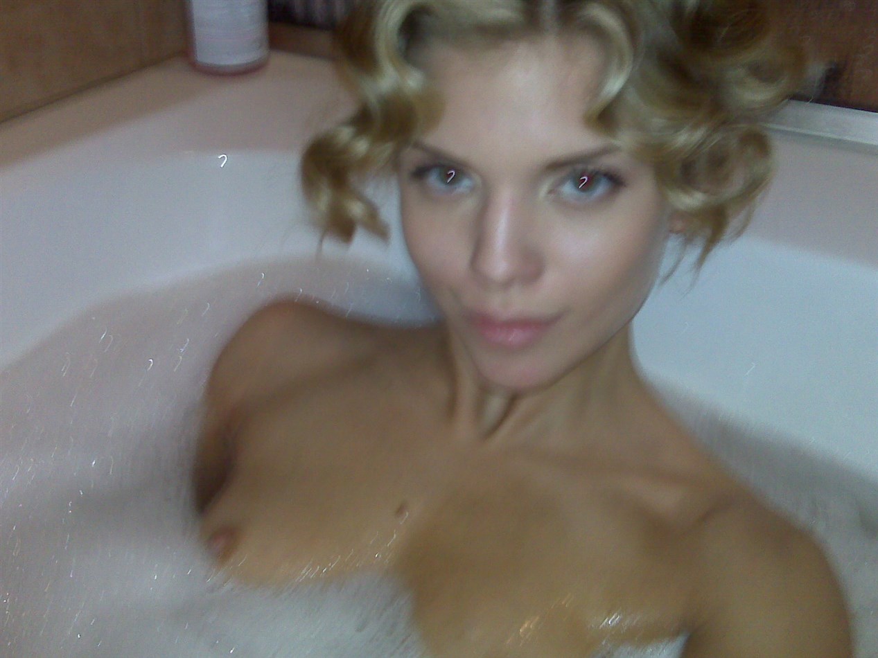 AnnaLynne McCord nude. Photo - 2
