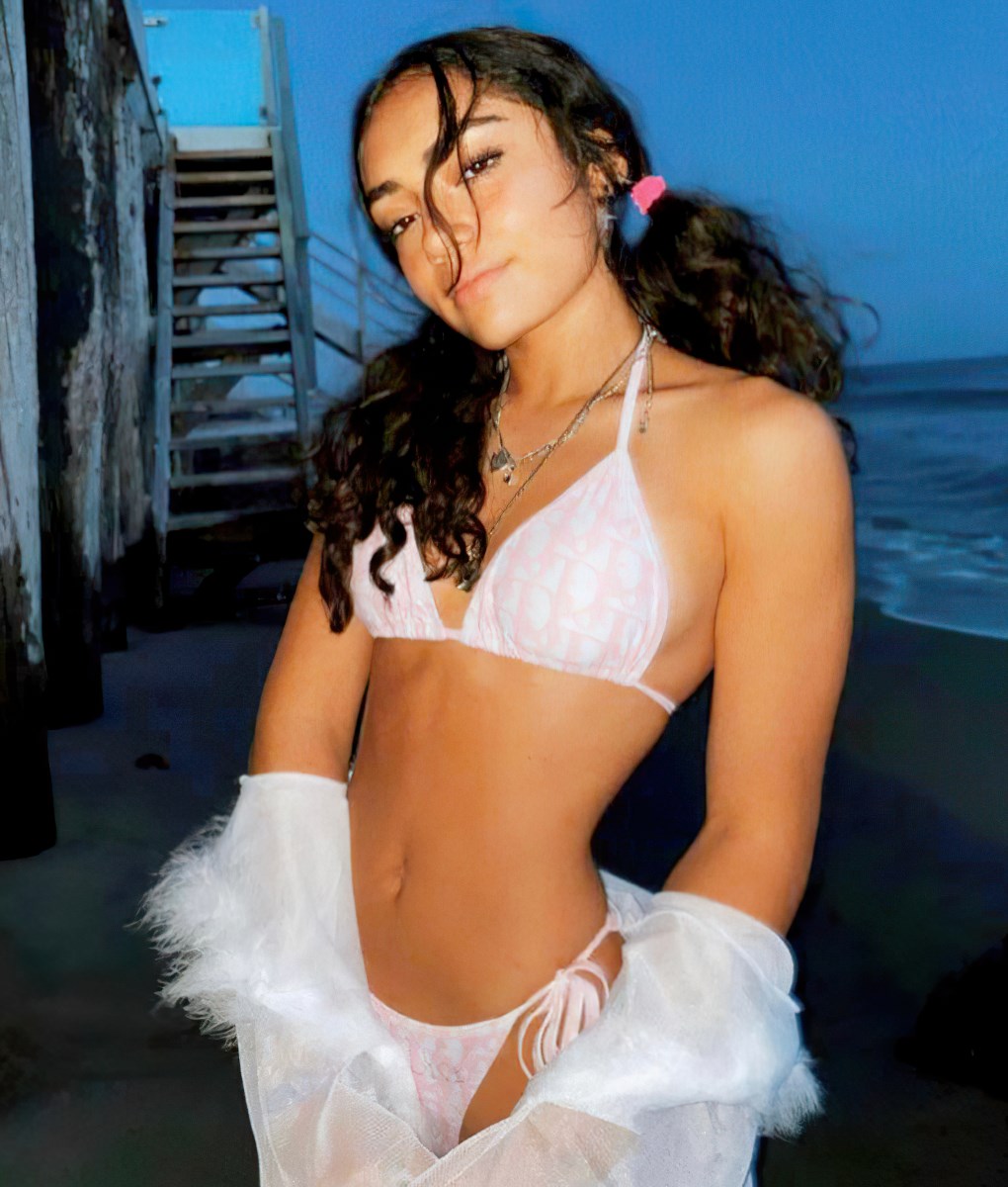 Avani Gregg nude. Photo - 4