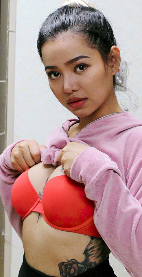 Bella Poarch nude. Photo - 13