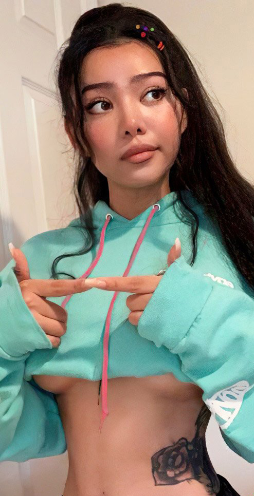 Bella Poarch nude. Photo - 16