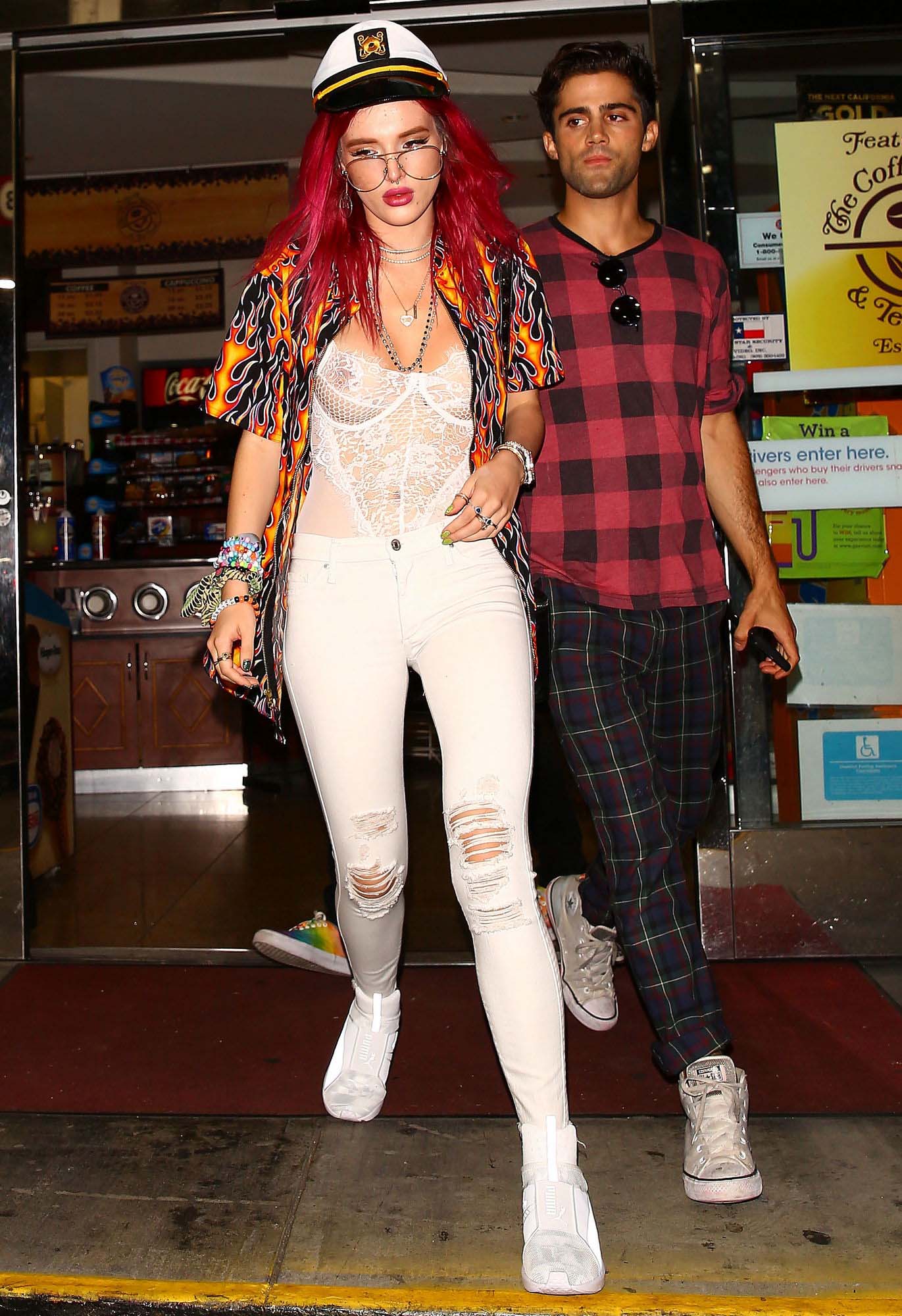 Bella Thorne nude. Photo - 28