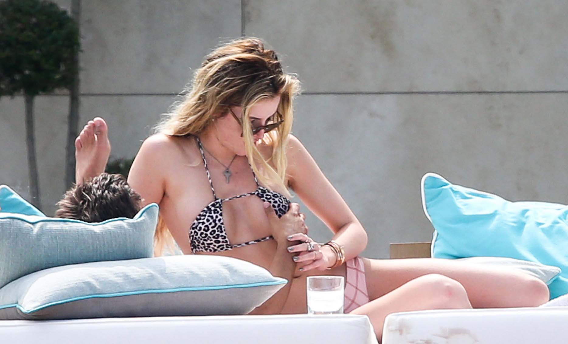 Bella Thorne nude. Photo - 30