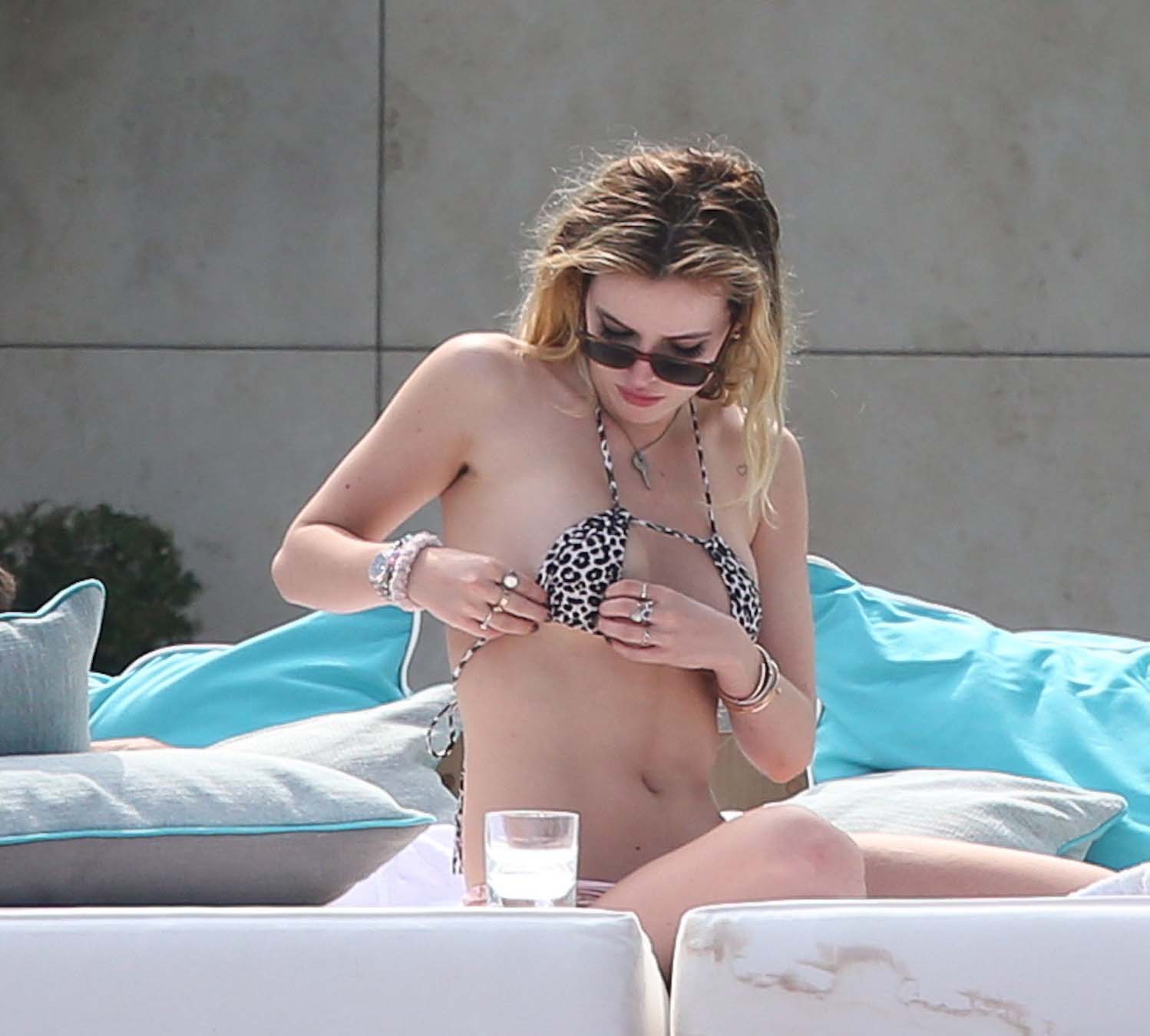 Bella Thorne nude. Photo - 51