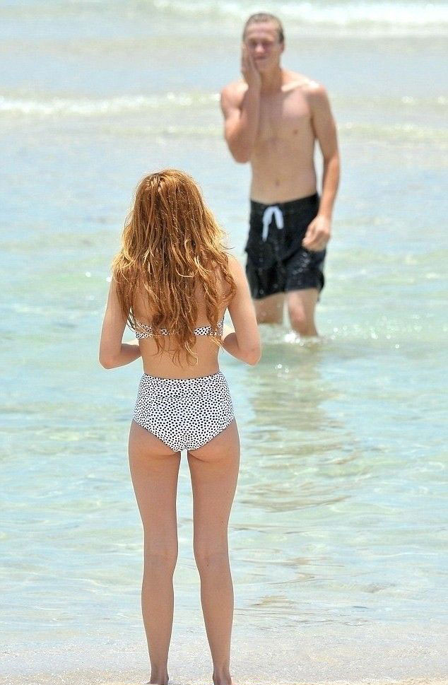 Bella Thorne nude. Photo - 6