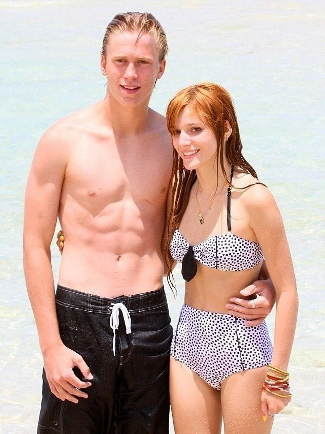 Bella Thorne nude. Photo - 7