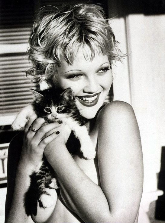 Drew Barrymore nude. Photo - 17