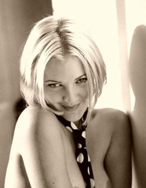 Drew Barrymore nude. Photo - 7