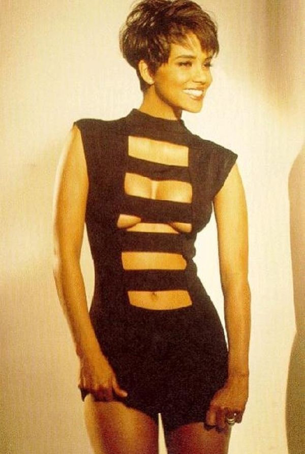 Halle Berry nude. Photo - 17