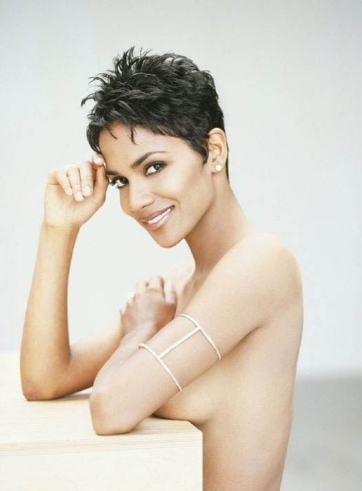 Halle Berry nude. Photo - 38