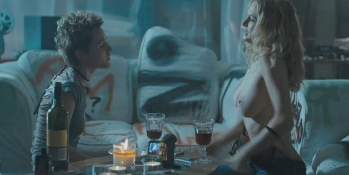 Heather Graham nude. Photo - 11