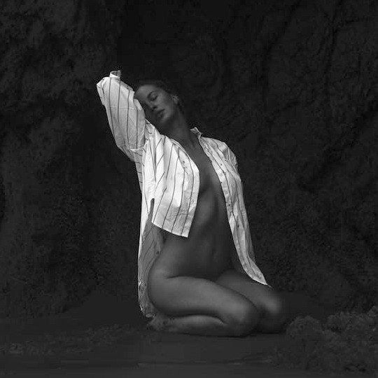 Ireland Baldwin nude. Photo - 1