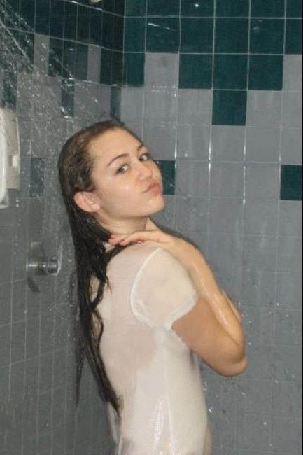 Miley Cyrus nude. Photo - 5