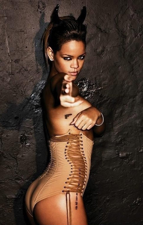 Rihanna nude. Photo - 14