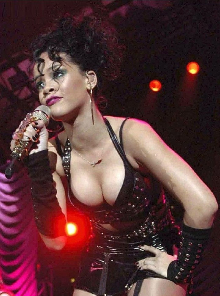 Rihanna nude. Photo - 4