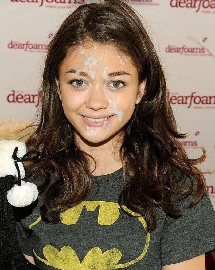 Sarah Hyland nude. Photo - 1