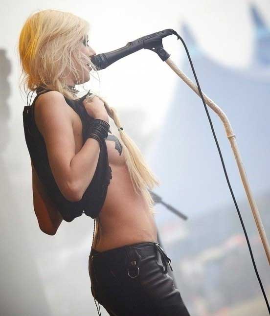 Taylor Momsen nude. Photo - 10