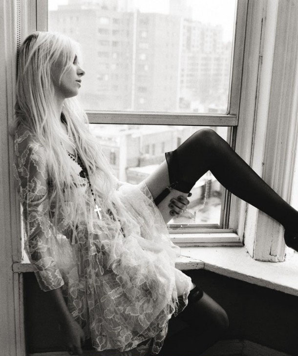 Taylor Momsen nude. Photo - 5
